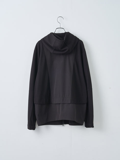 【TRANSITION】ポンチ×ストレッチナイロン切り替えフーデッドブルゾン