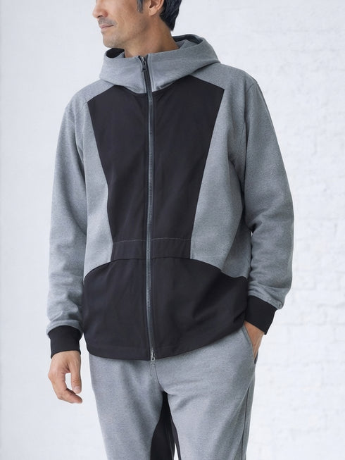 【TRANSITION】ポンチ×ストレッチナイロン切り替えフーデッドブルゾン